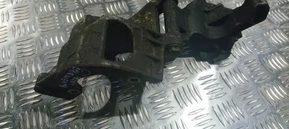 Seat Alhambra (Mk1) Power steering pump mounting bracket 
