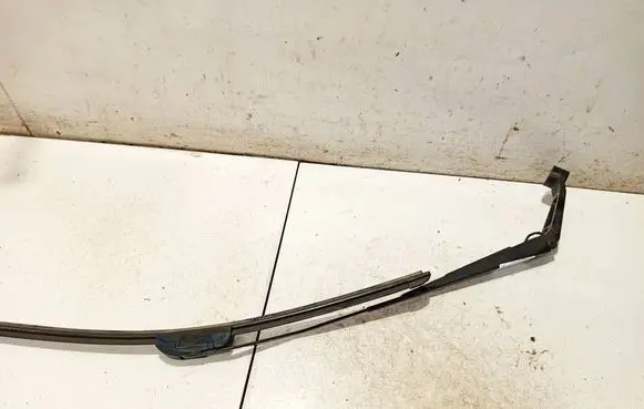 Front wiper blade arm