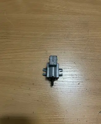 Opel Astra J Vacuum valve 55590347