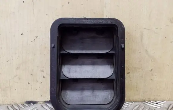 Skoda Superb B6 (3T) Quarter panel pressure vent 3T0819465