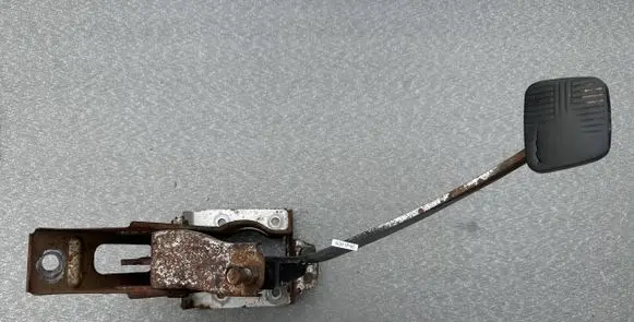 Nissan Patrol Y60 Clutch pedal 4654006J00