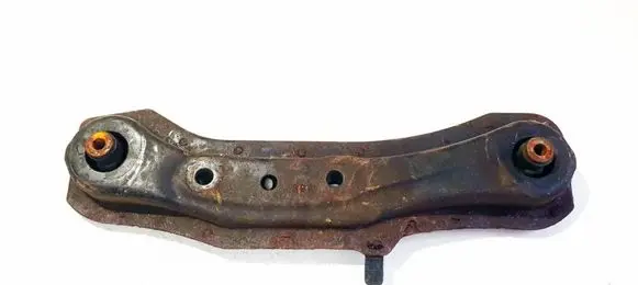 Honda CR-V Engine mount bracket
