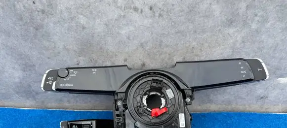 Volkswagen Touareg III Indicator stalk 105A257-00