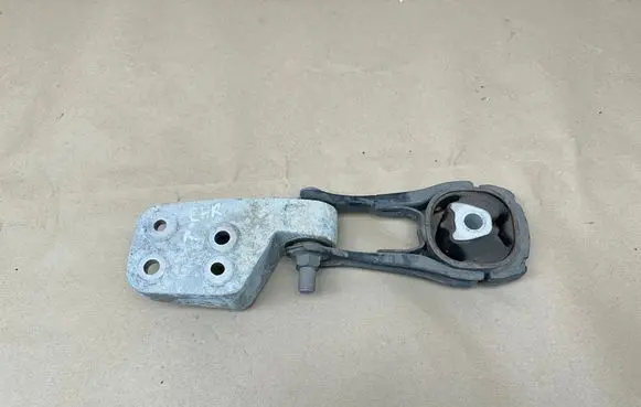 Toyota C-HR I Engine mount bracket
