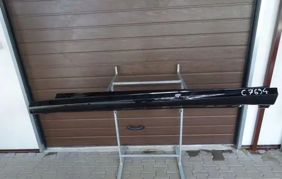 Front sill (body part)