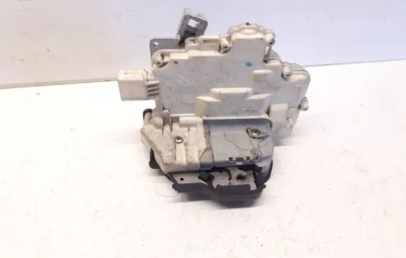 Audi A4 S4 B7 8E 8H Front door lock 8F0939015AA