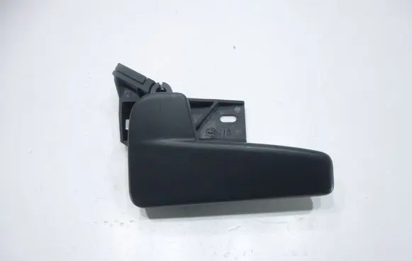 Volkswagen PASSAT B8 Engine bonnet (hood) release handle 517823633A