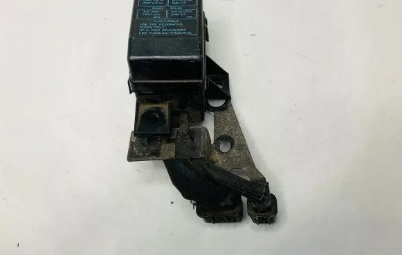 Mitsubishi 3000 GT Fuse box set 521F024