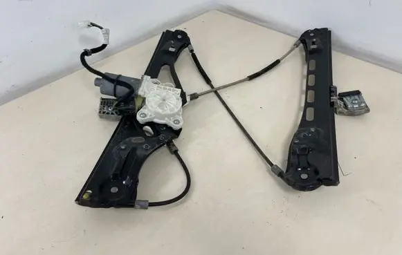 Mercedes-Benz E W211 Front door window regulator with motor 2118201626 A2118203042