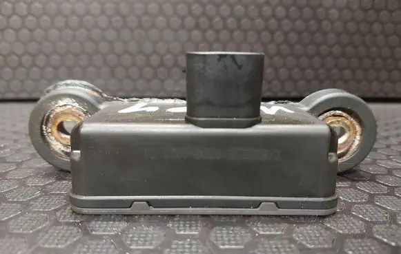Mercedes-Benz C W204 ESP acceleration yaw rate sensor A0055421918 FD09M08 10170106303