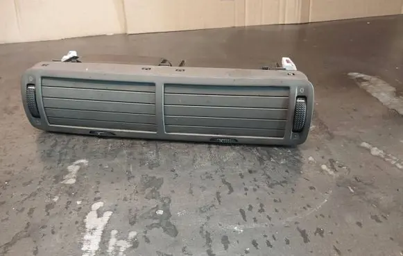 Volkswagen PASSAT B5.5 Dash center air vent grill 3B0819728D