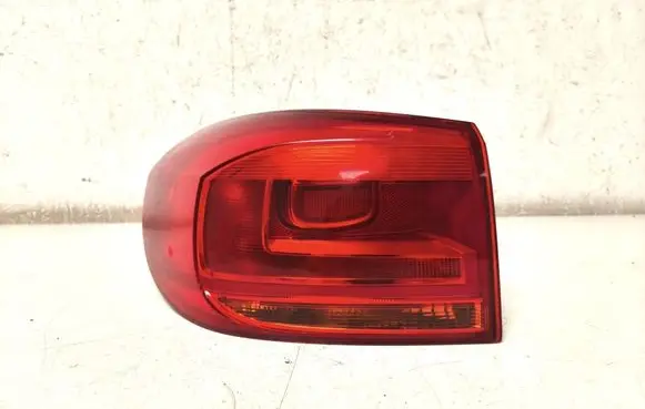 Volkswagen Tiguan Rear/tail lights 5N0945095Q