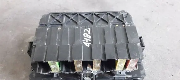 Toyota Yaris Fuse module 9643498880