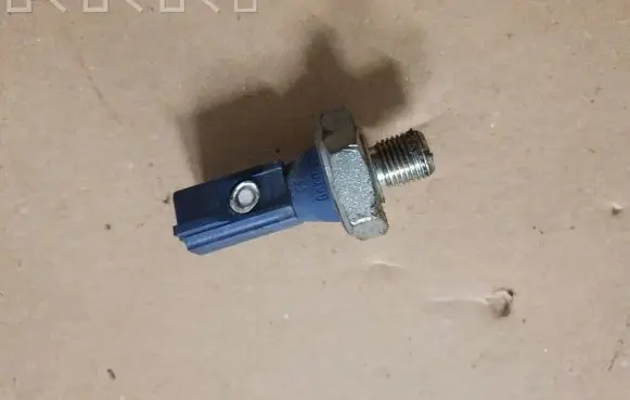 Audi A3 S3 8V Oil pressure sensor 06K919081