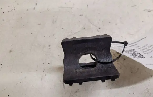 Opel Astra J Radiator mount bracket 13250316