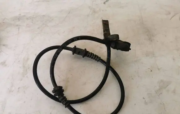Mercedes-Benz B W245 ABS brake wheel speed sensor A1695401417