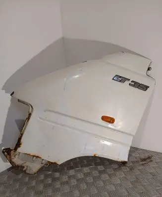 Volkswagen II LT Fender 2D0821105C