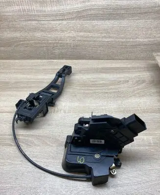 Ford C-MAX I Front door lock 3M5AR21812AH 2400001