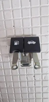 Nissan Qashqai+2 Engine bonnet (hood) release handle