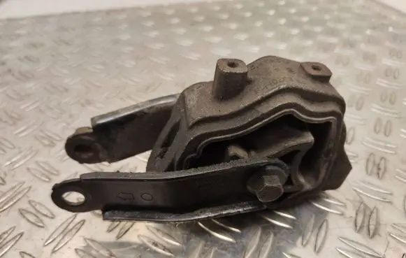 Engine mount bracket