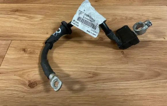 Volkswagen Touareg II Negative earth cable (battery) 7P0915181B 50D011FC