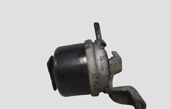 Volvo V60 Engine mount bracket 31330135 F7008000