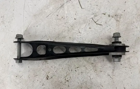 Chevrolet Camaro Rear control arm 84826388 23343126