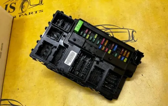 Ford Explorer VI Fuse box set LU5T15604KAAT