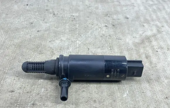 BMW X5 F15 Headlight washer pump 7340773