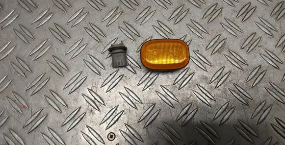 Toyota Avensis Verso Front fender indicator light 