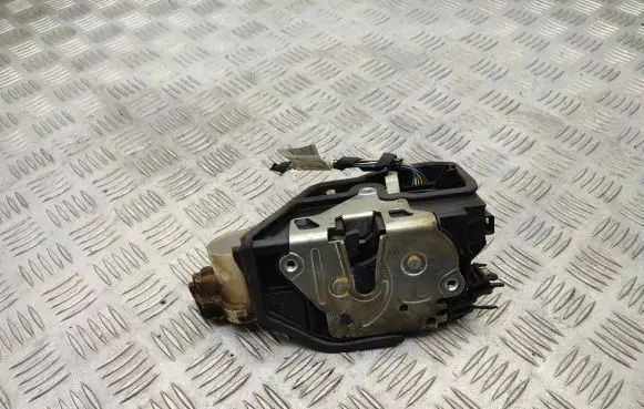 BMW X3 F25 Front door lock 7276661
