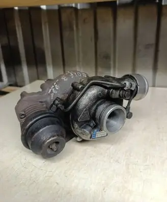 Volkswagen Golf III Turbo 028145703E