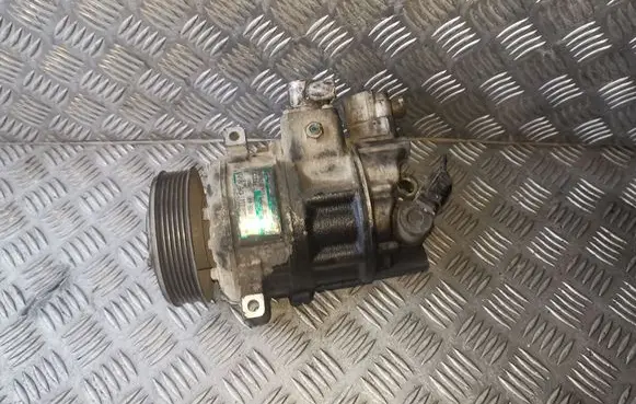 Volkswagen Touran I Air conditioning (A/C) compressor (pump) 1K0820803G