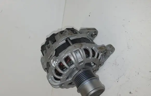 Volkswagen Golf VII Generator/alternator 04E903015A