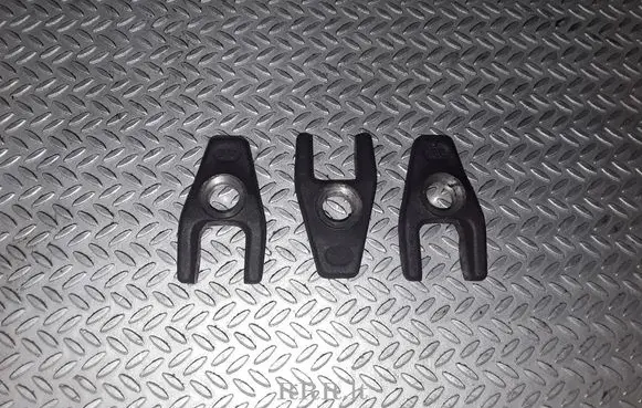 Renault Megane I Fuel Injector clamp holder
