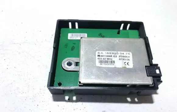 Mercedes-Benz A W169 Antenna control unit a1698200475 50110009