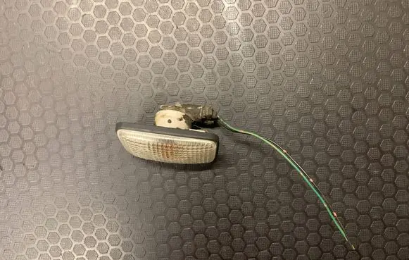 Nissan X-Trail T30 Front fender indicator light 013192