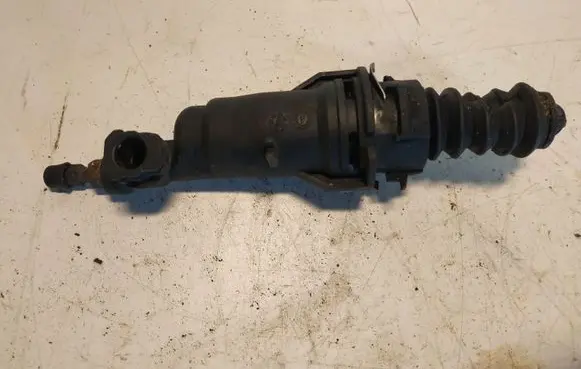 Clutch slave cylinder