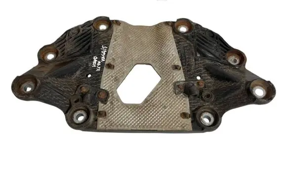 Volvo XC70 Rear differential/diff mount bracket 30639931