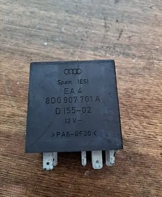 Audi A8 S8 D2 4D Other relay 8D0907701A D15502