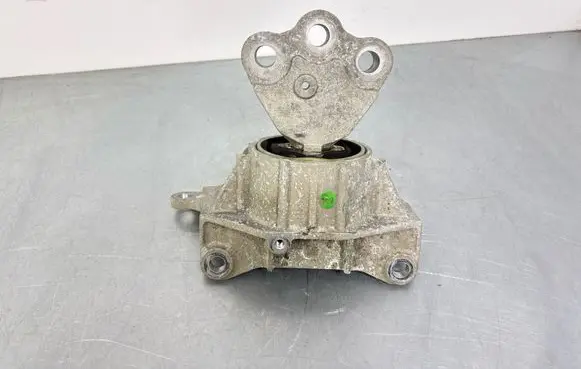MG ZS Engine mount bracket 10592203