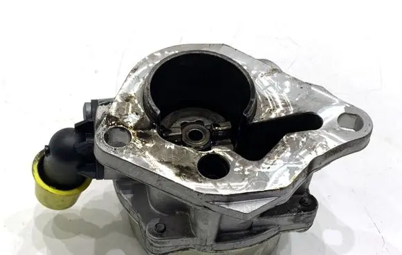 Renault Express Vacuum pump 146502327R