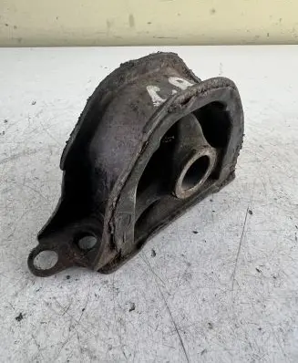 Honda CR-V Engine mount bracket