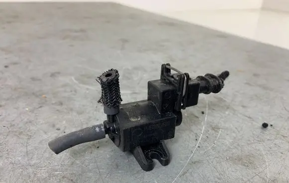 Opel Zafira B Turbo solenoid valve 8972882491