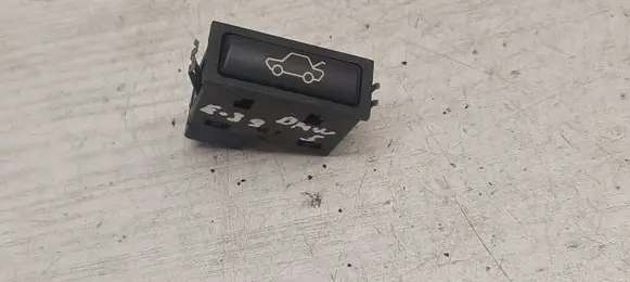BMW 5 E39 Tailgate/boot open switch button 61318365579 03052500 459700