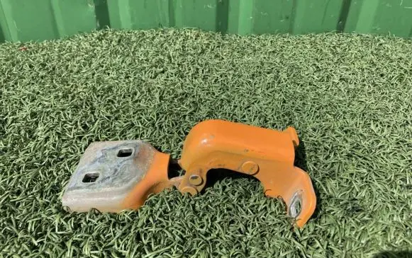 Renault Master III Front door lower hinge 804000006R