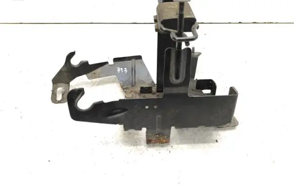 Battery bracket