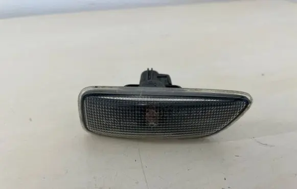 Volvo XC90 Front fender indicator light 30722642