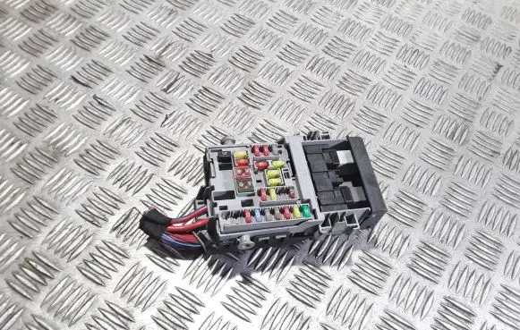 Opel Zafira C Fuse module 13222786
