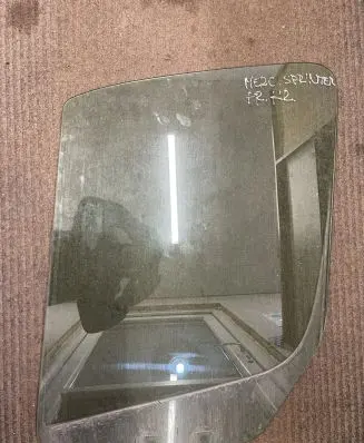 Mercedes-Benz Sprinter W906 Front door window/glass (coupe) XXX
